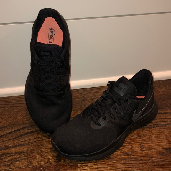 Nike Shoes - Nike Black In-Season TR 8 Training Shoe. Size 6.5
